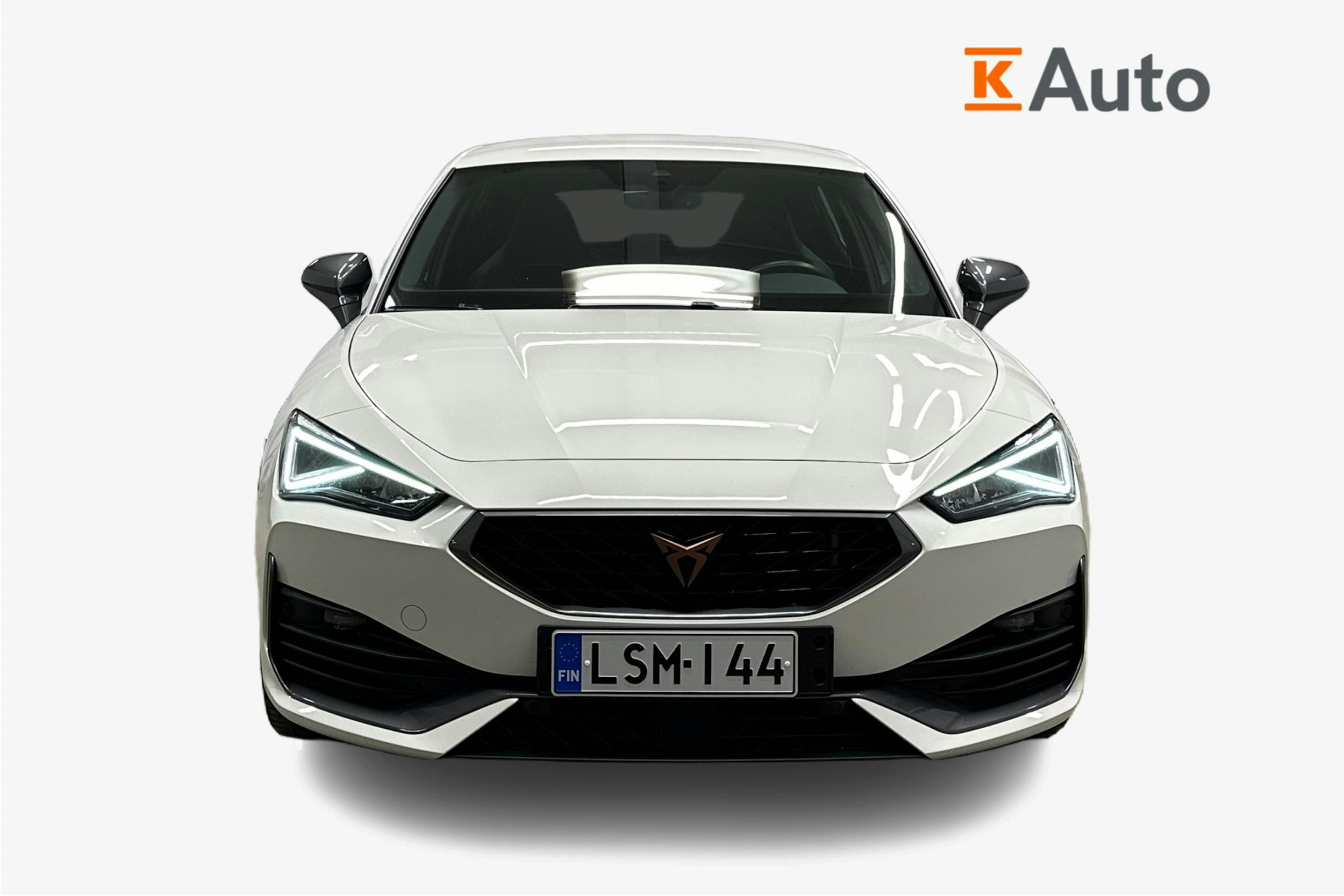 valkoinen CUPRA Leon 2021 kuva 4.