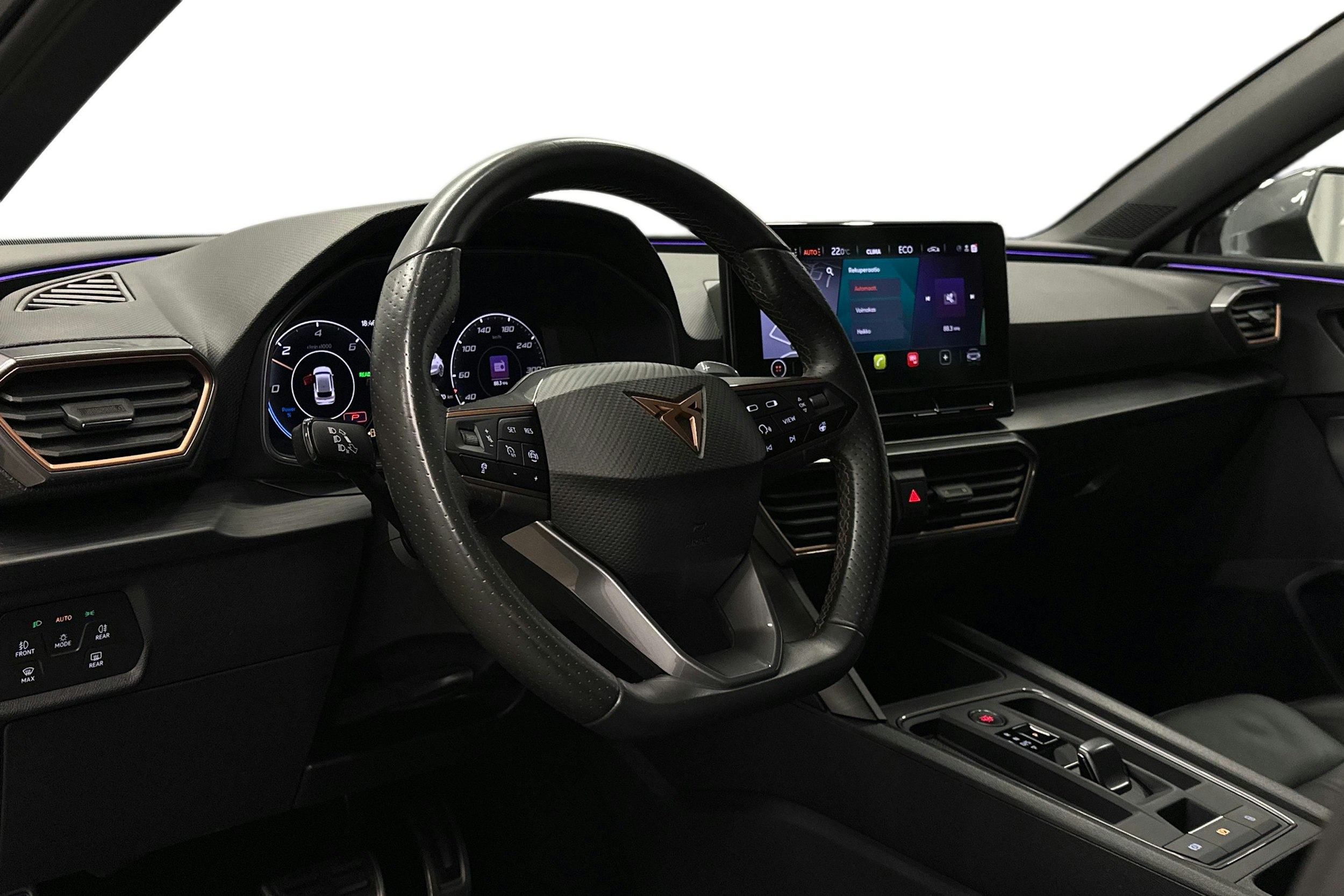 valkoinen CUPRA Leon 2021 kuva 6.