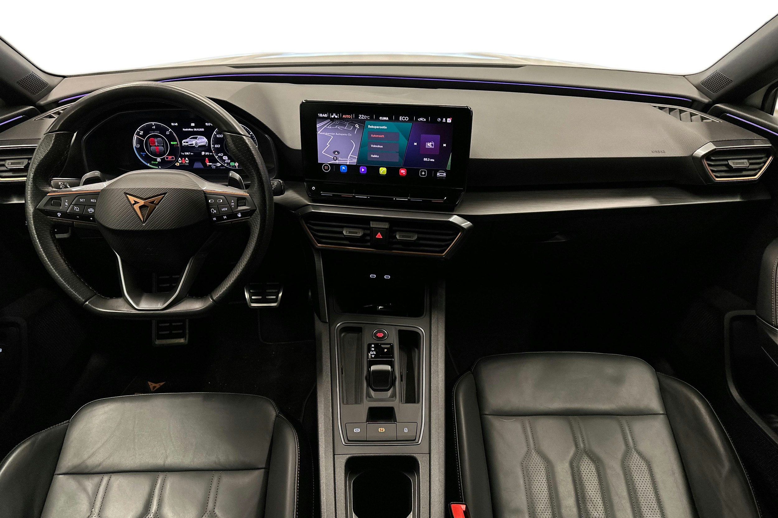 valkoinen CUPRA Leon 2021 kuva 7.