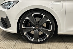 valkoinen CUPRA Leon 2021 kuva 9.