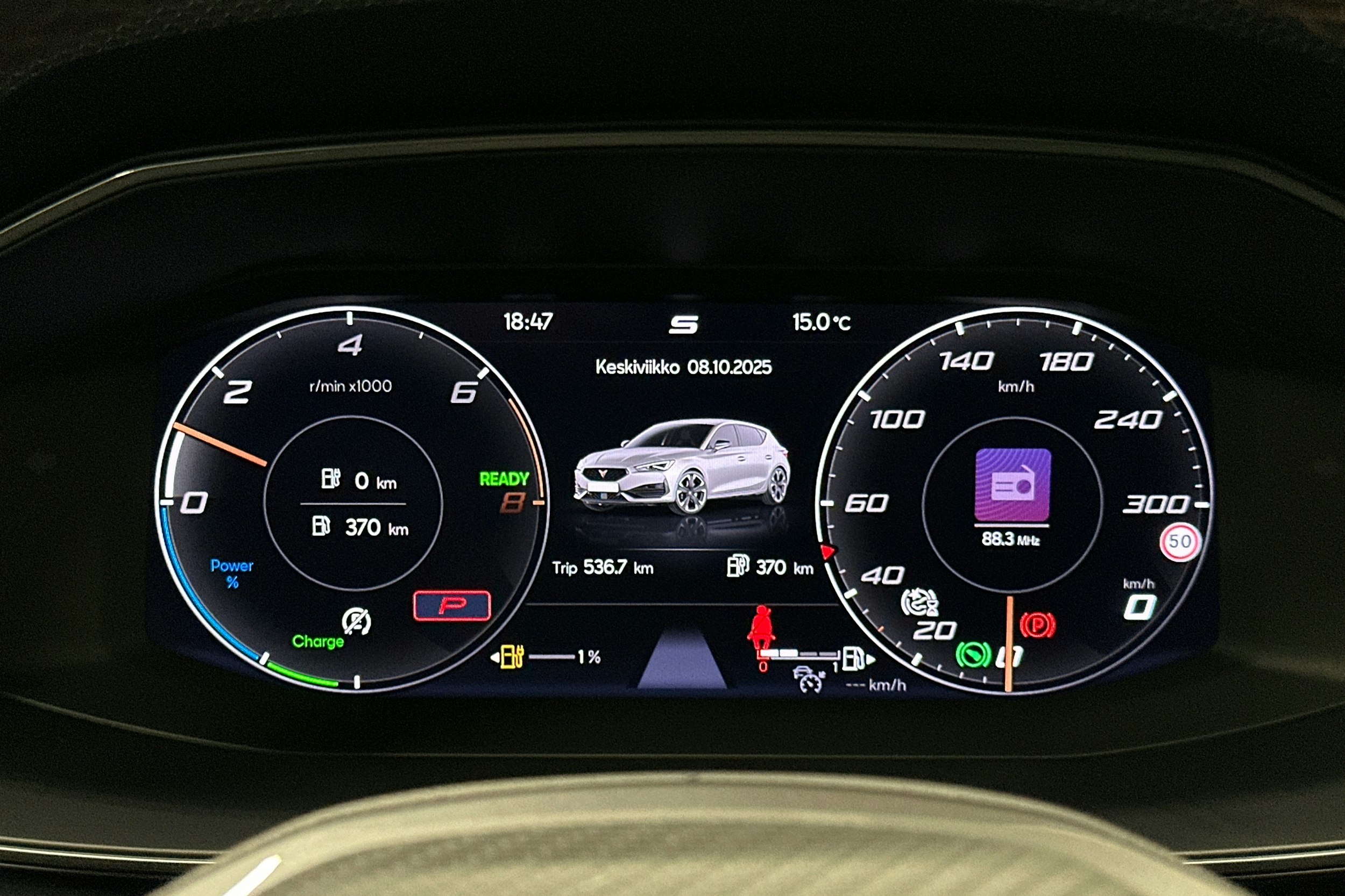 valkoinen CUPRA Leon 2021 kuva 16.