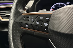 valkoinen CUPRA Leon 2021 kuva 17.