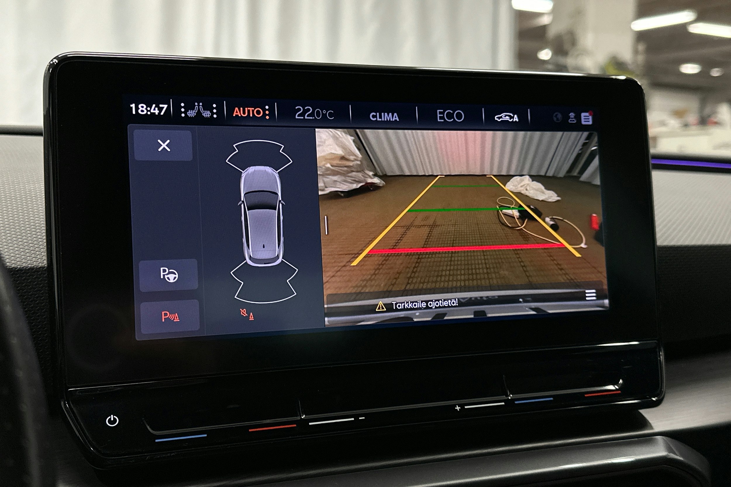 valkoinen CUPRA Leon 2021 kuva 20.
