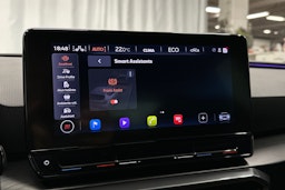 valkoinen CUPRA Leon 2021 kuva 24.