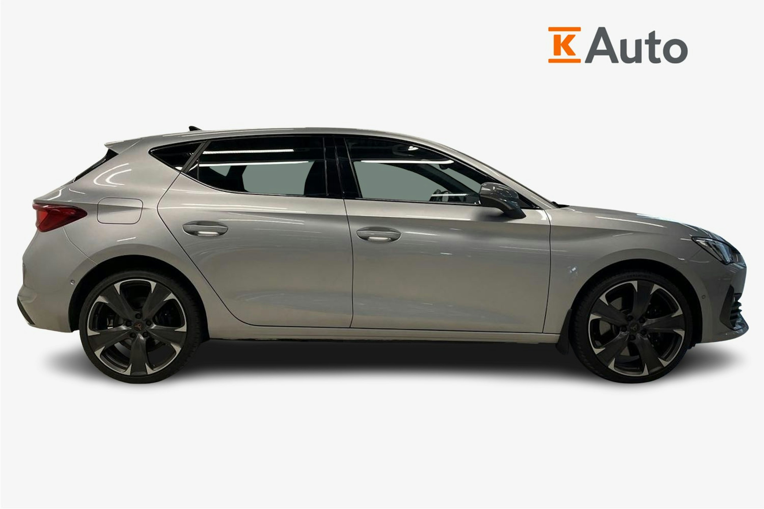 Harmaa CUPRA Leon 2021 kuva 6.