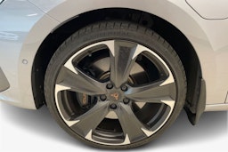 Harmaa CUPRA Leon 2021 kuva 11.