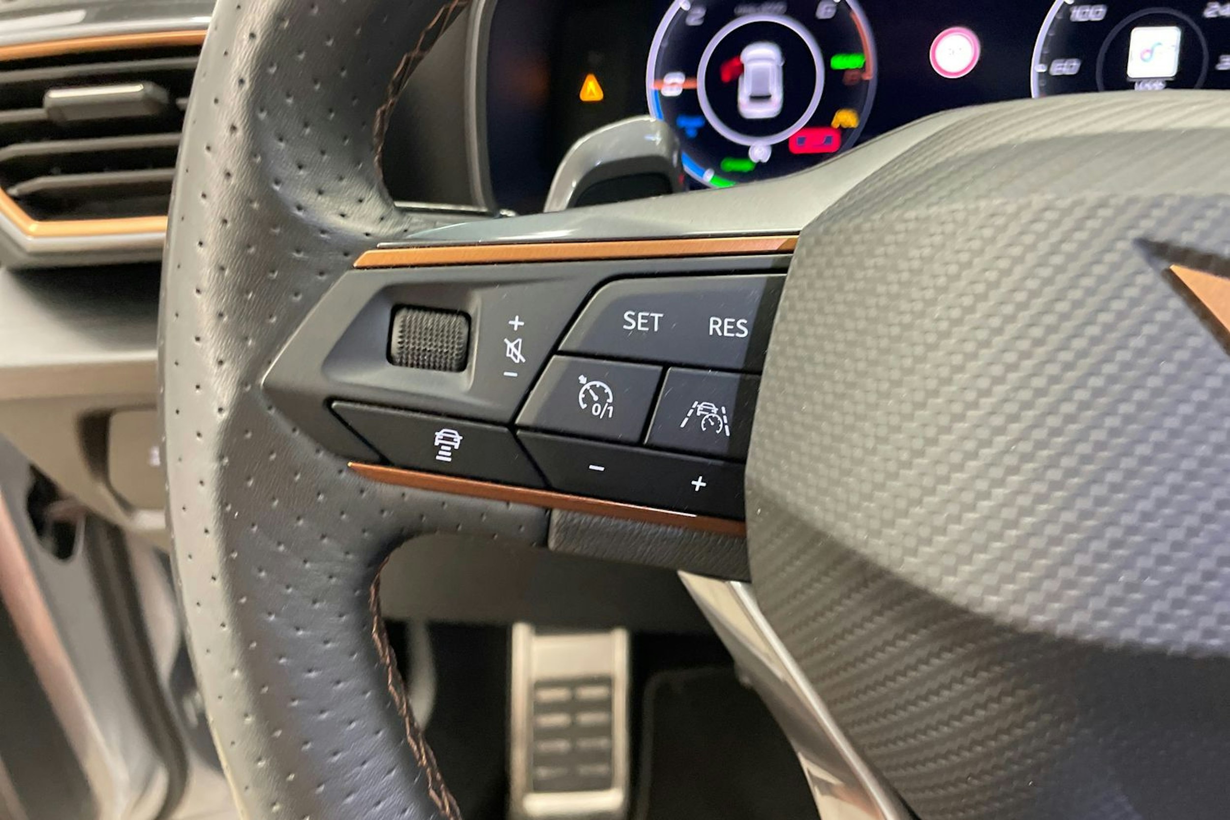 Harmaa CUPRA Leon 2021 kuva 16.