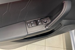 Harmaa CUPRA Leon 2021 kuva 19.