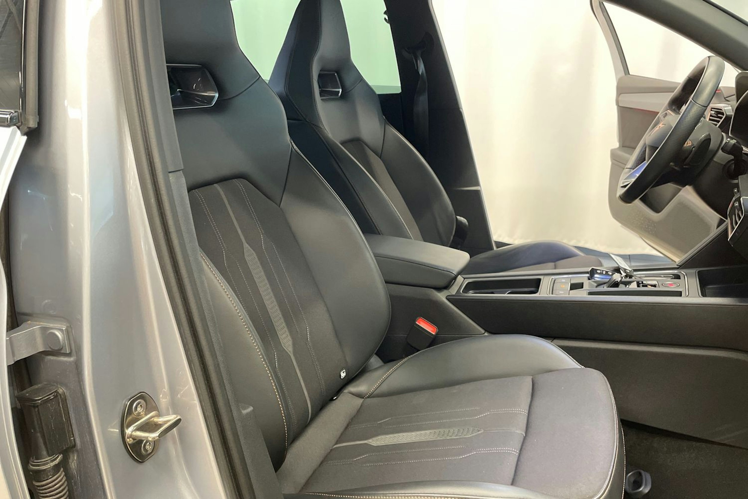 Harmaa CUPRA Leon 2021 kuva 22.