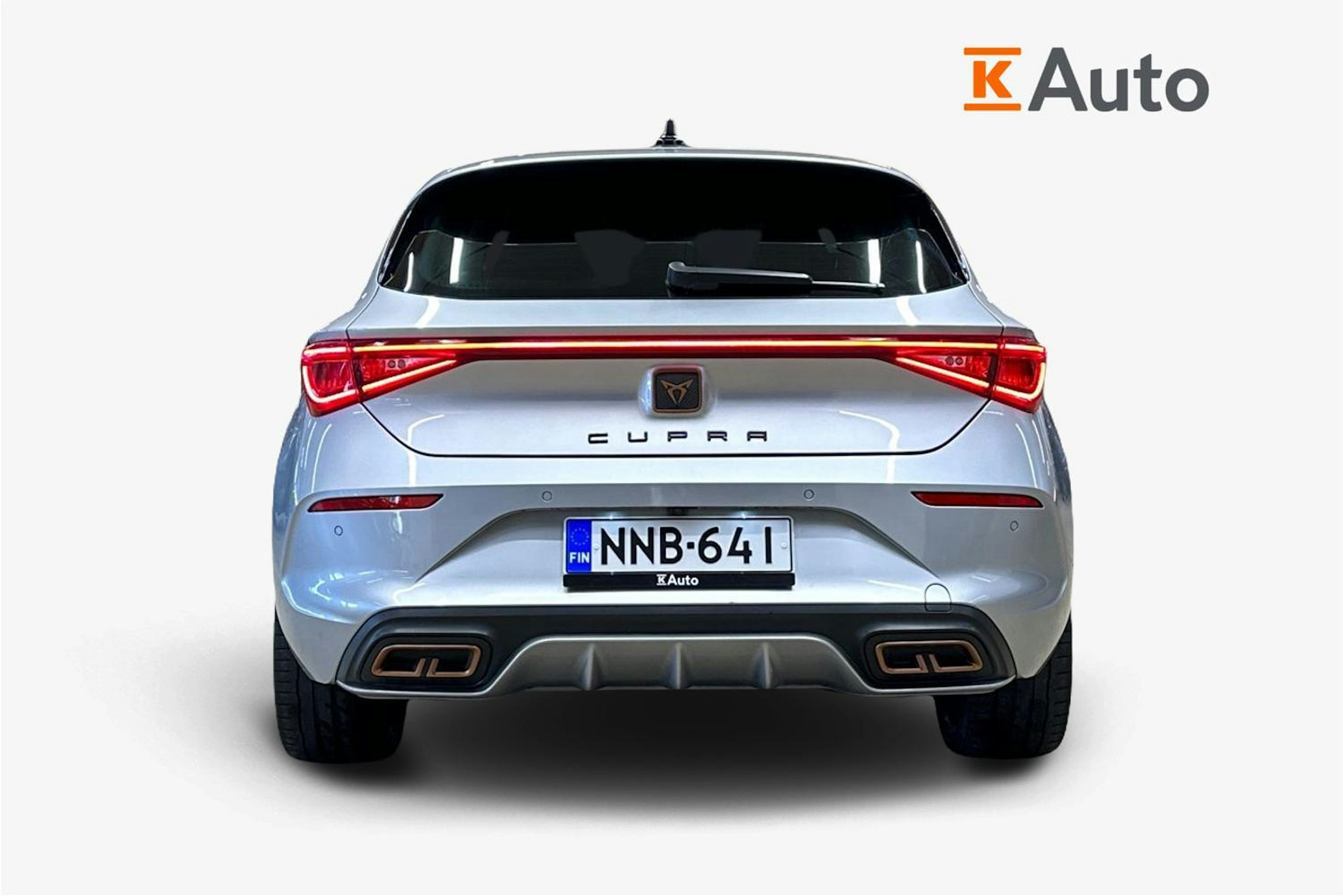 harmaa CUPRA Leon 2021 kuva 3.