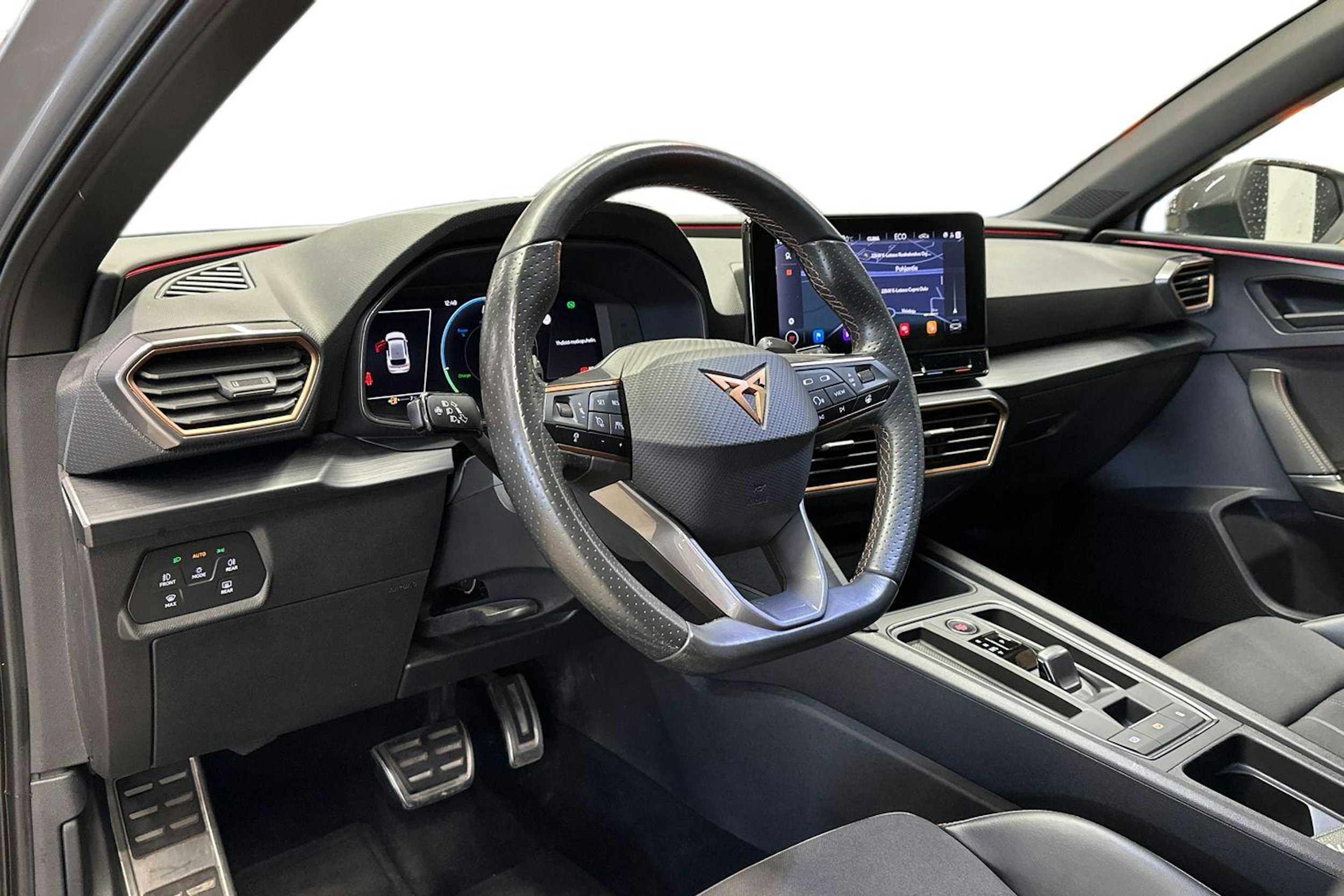 harmaa CUPRA Leon 2021 kuva 7.