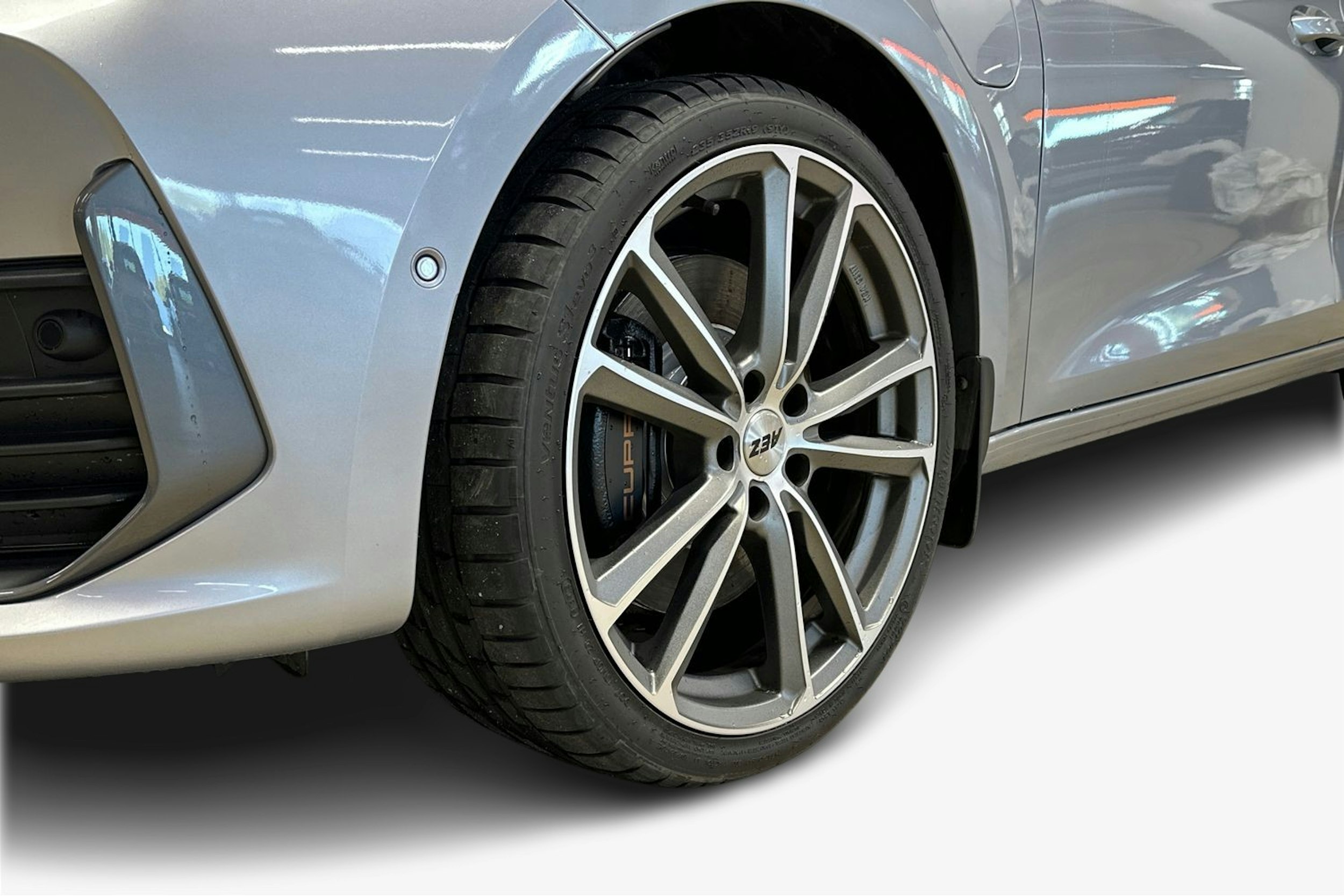 harmaa CUPRA Leon 2021 kuva 11.