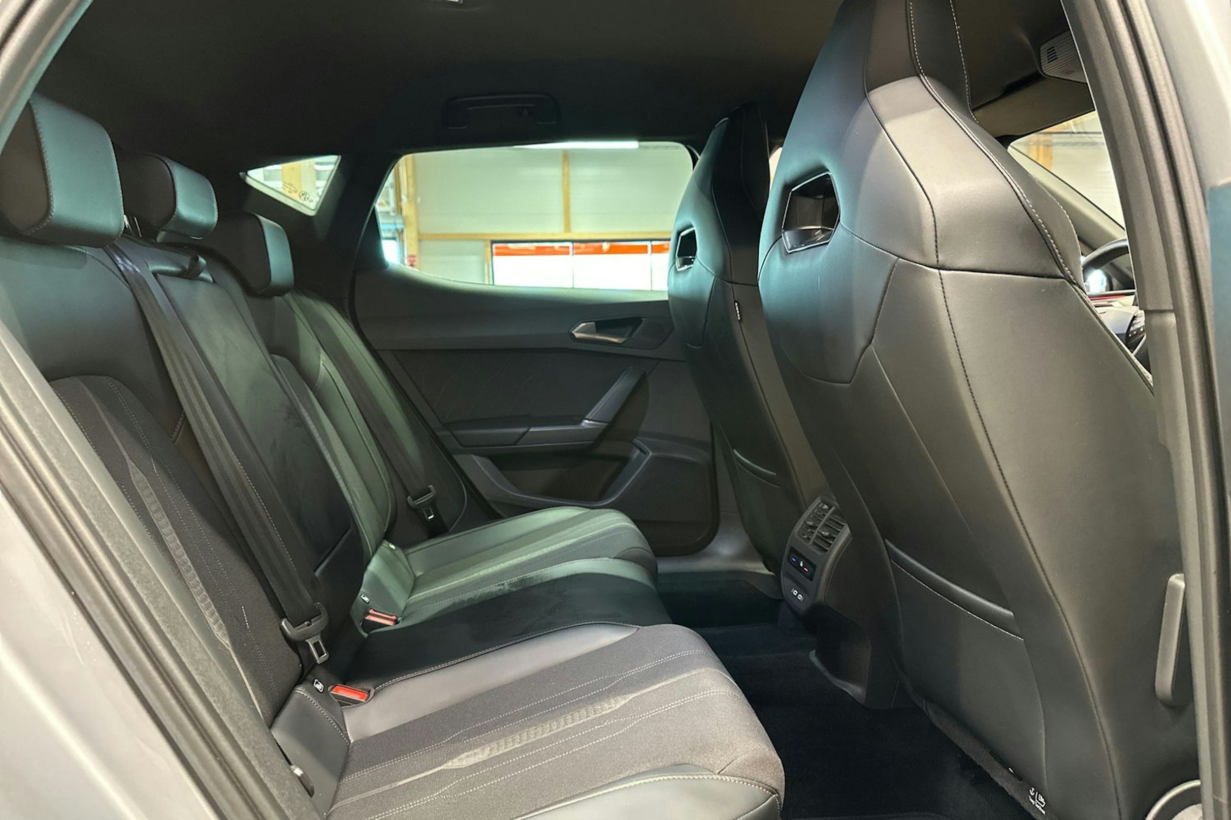 harmaa CUPRA Leon 2021 kuva 16.