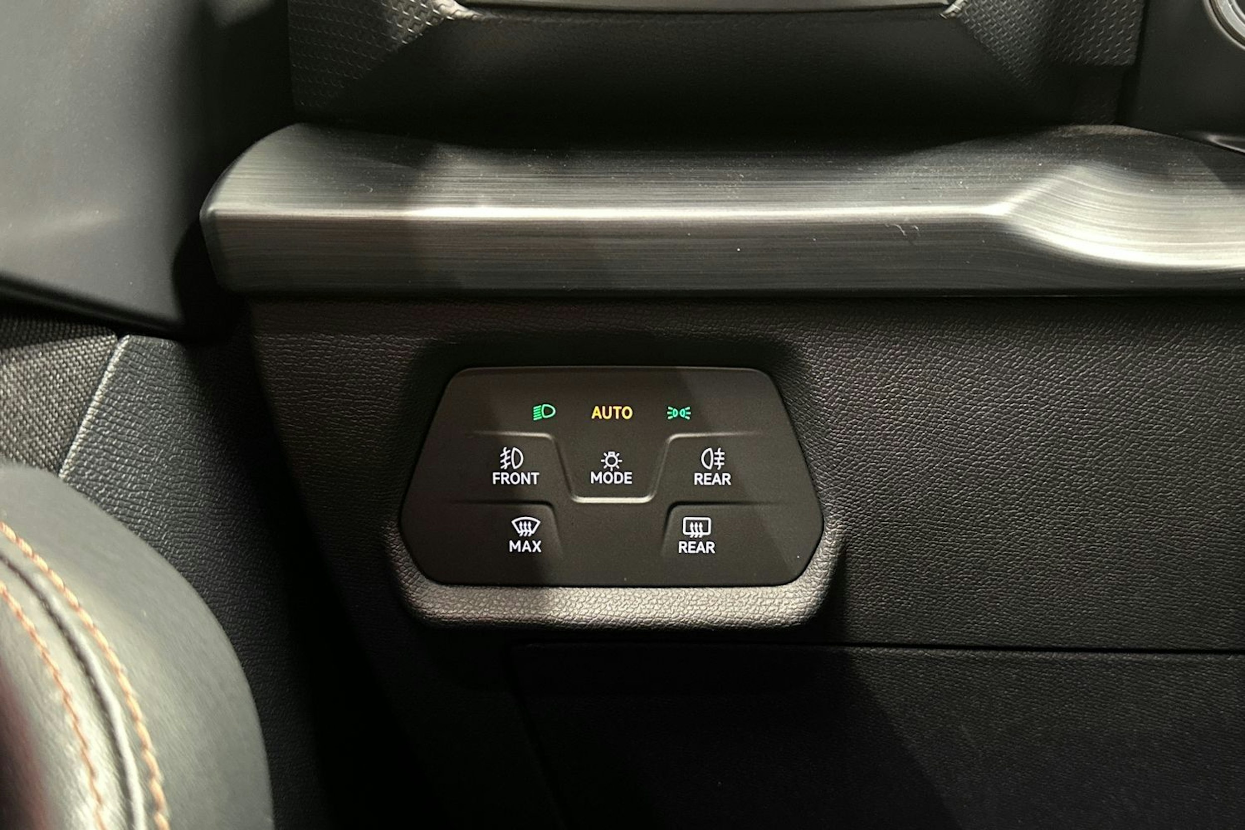 harmaa CUPRA Leon 2021 kuva 27.