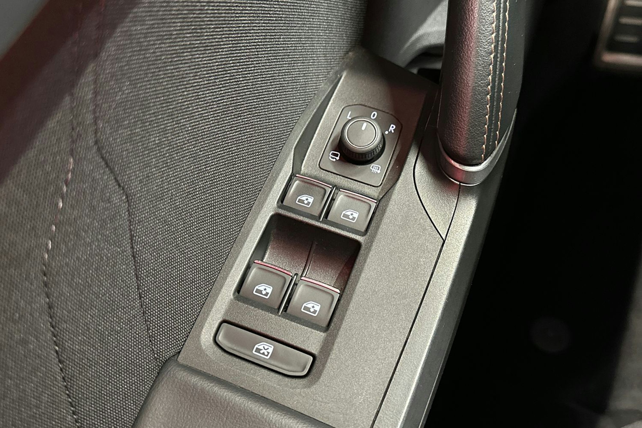 harmaa CUPRA Leon 2021 kuva 28.