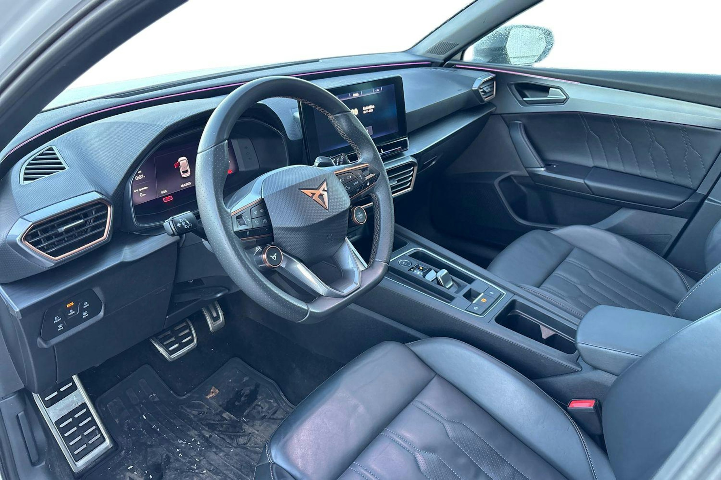 valkoinen CUPRA Leon 2021 kuva 3.