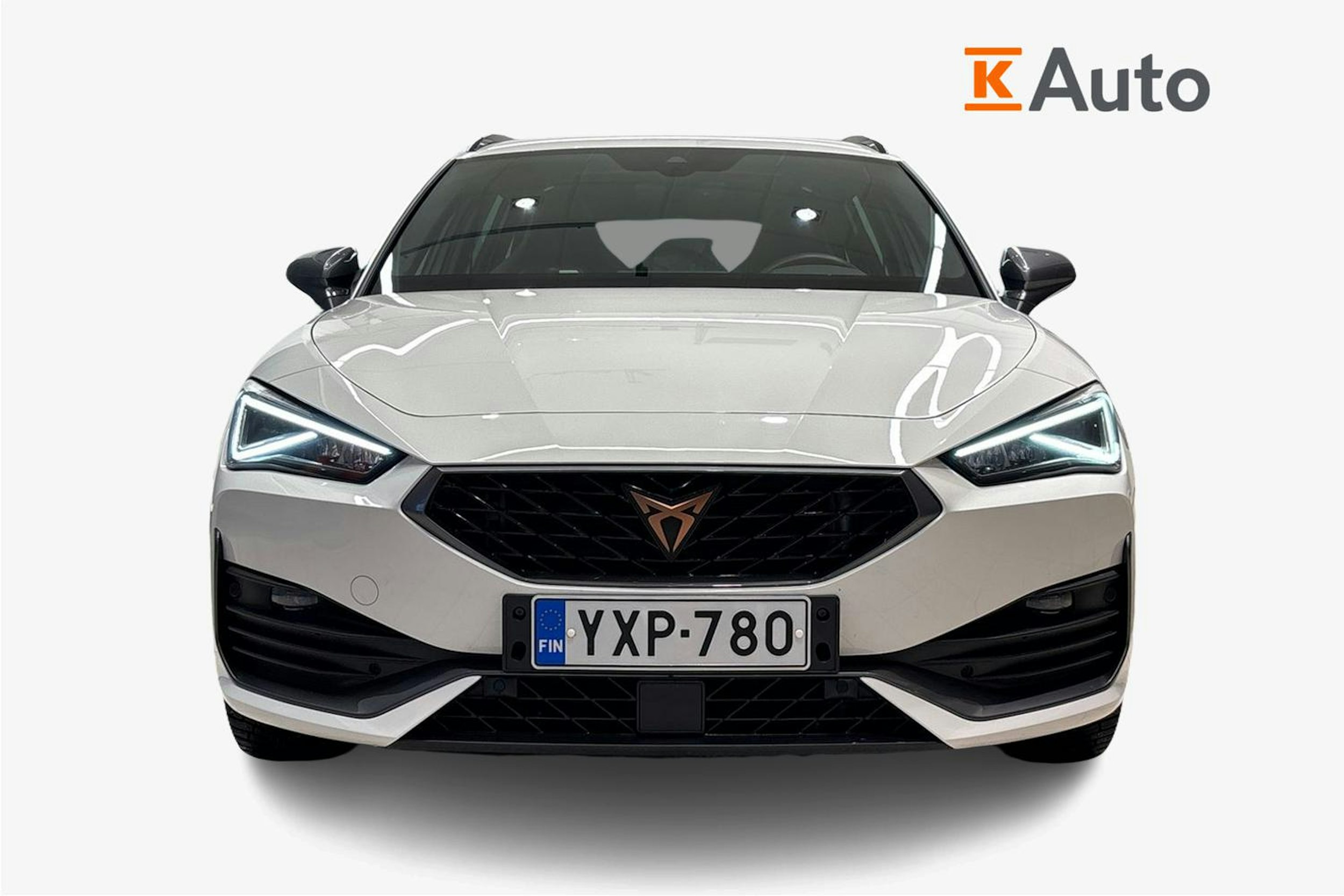valkoinen CUPRA Leon 2021 kuva 5.