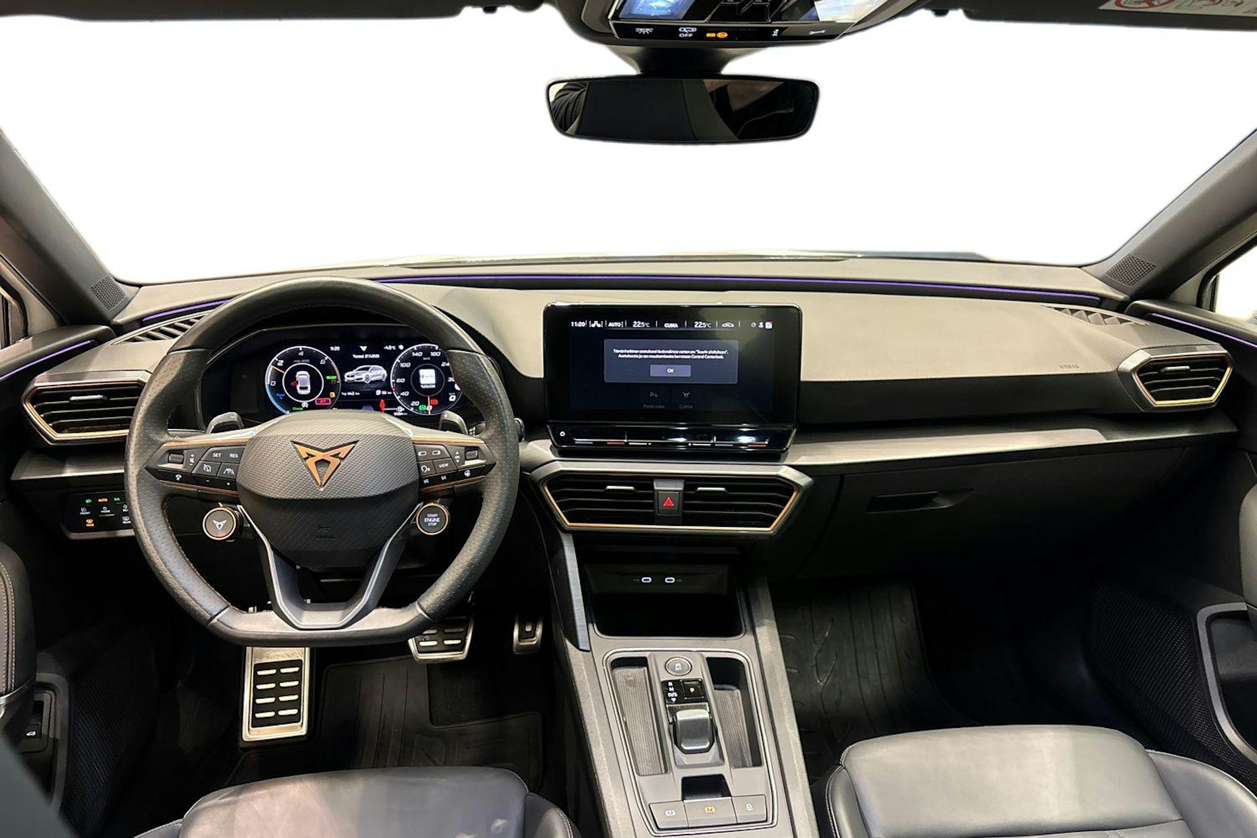 valkoinen CUPRA Leon 2021 kuva 9.