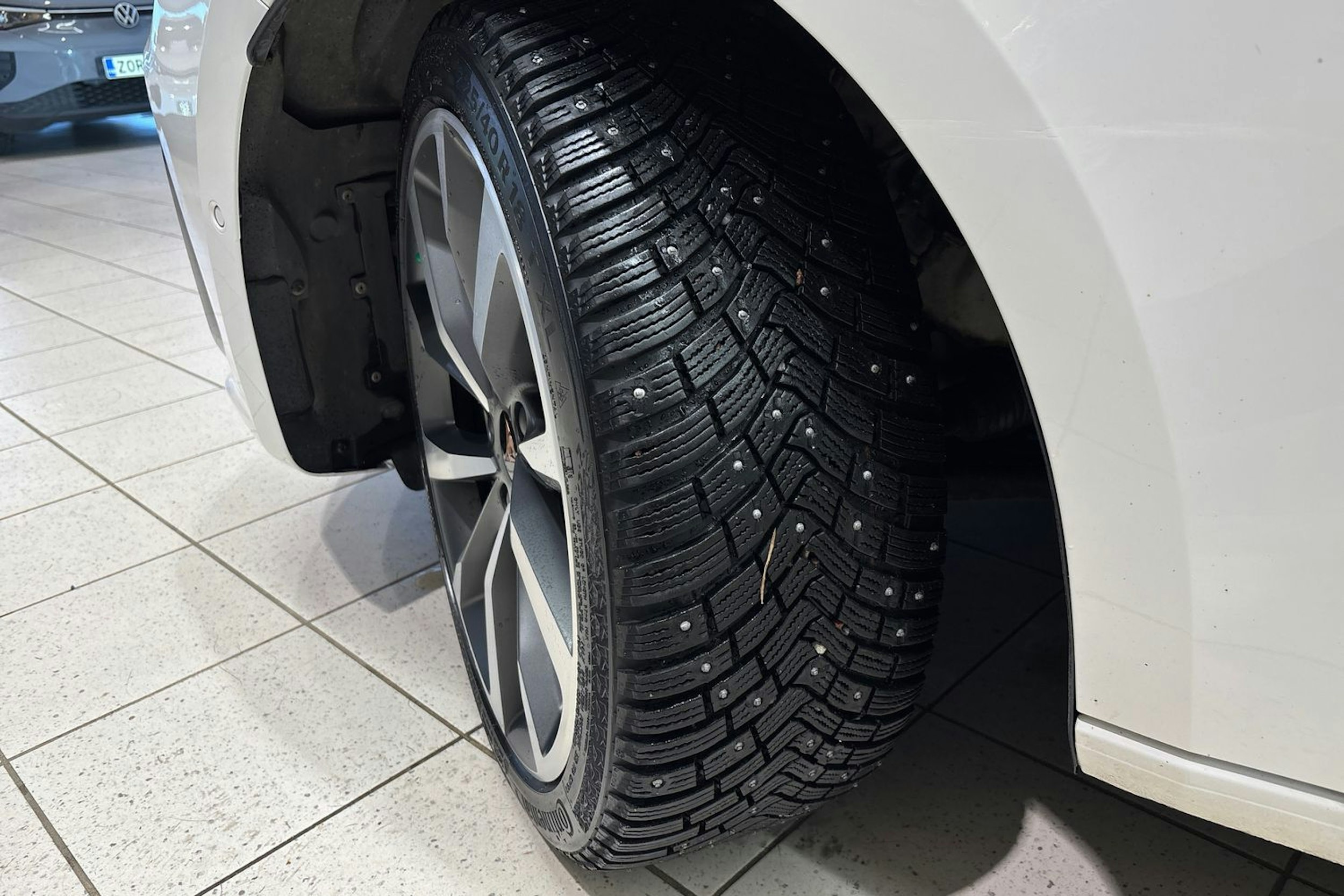 valkoinen CUPRA Leon 2021 kuva 13.