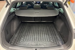 valkoinen CUPRA Leon 2021 kuva 15.