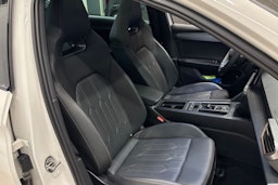 valkoinen CUPRA Leon 2021 kuva 17.