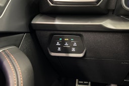 valkoinen CUPRA Leon 2021 kuva 19.