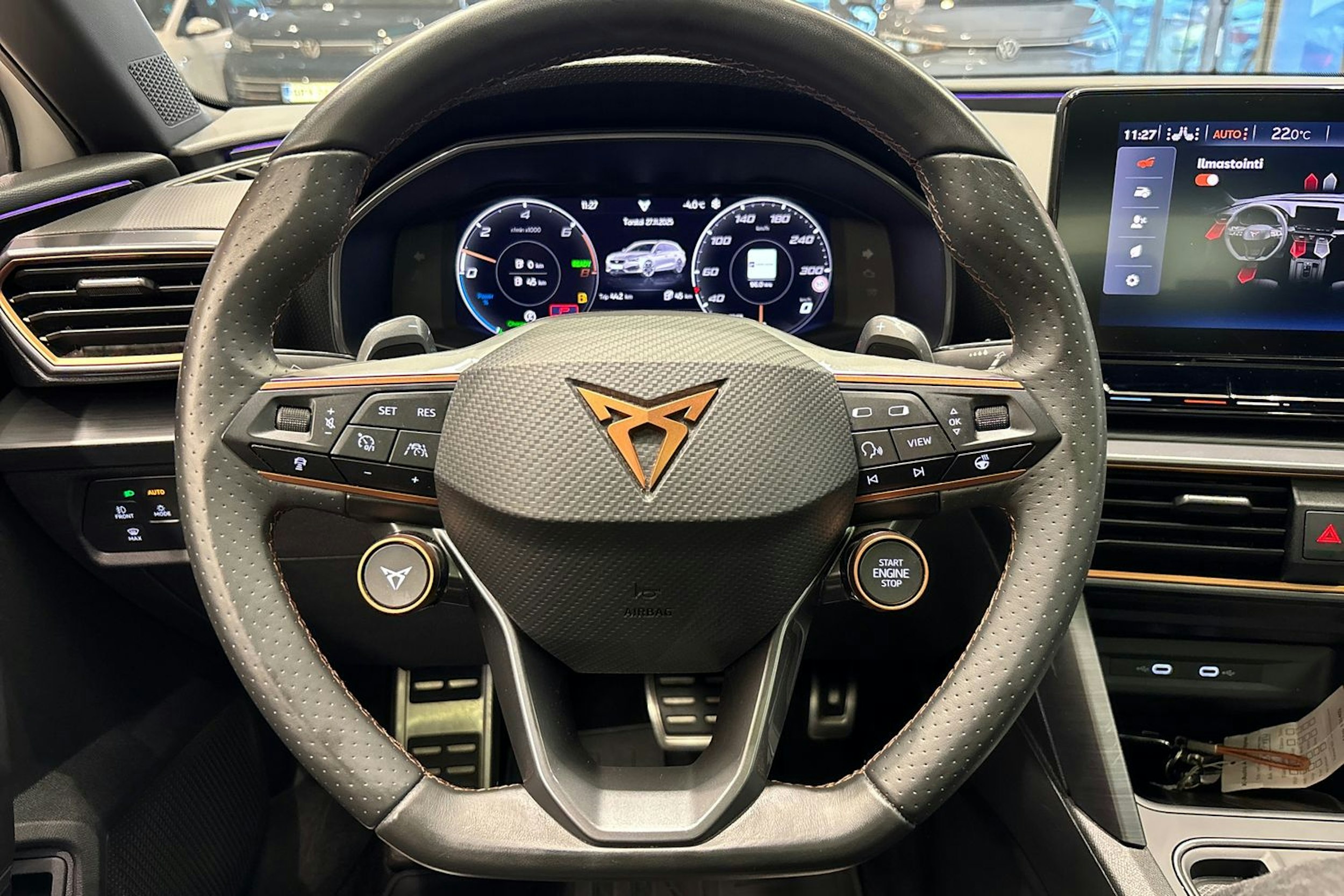 valkoinen CUPRA Leon 2021 kuva 20.