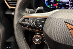 valkoinen CUPRA Leon 2021 kuva 21.