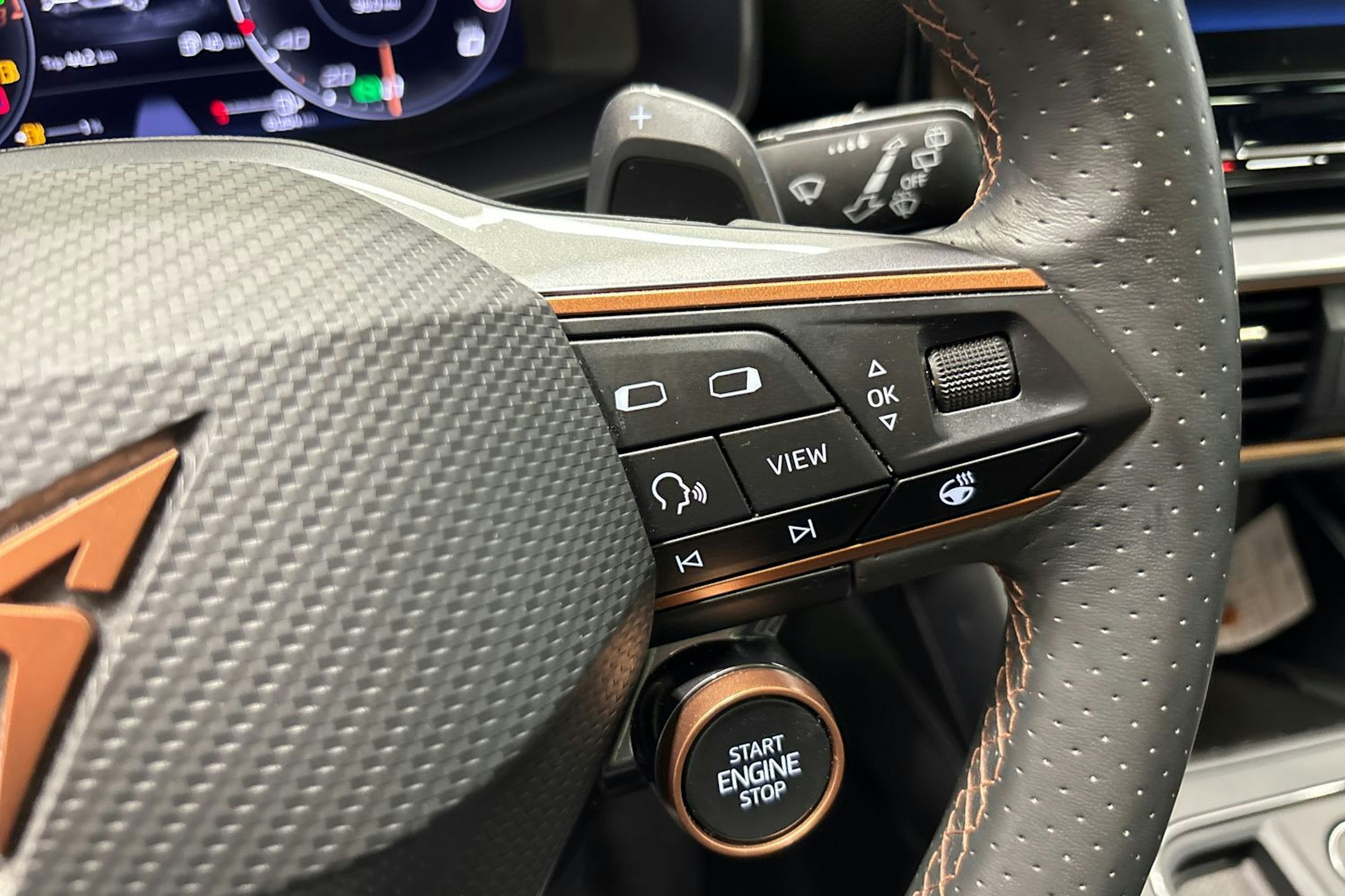 valkoinen CUPRA Leon 2021 kuva 22.