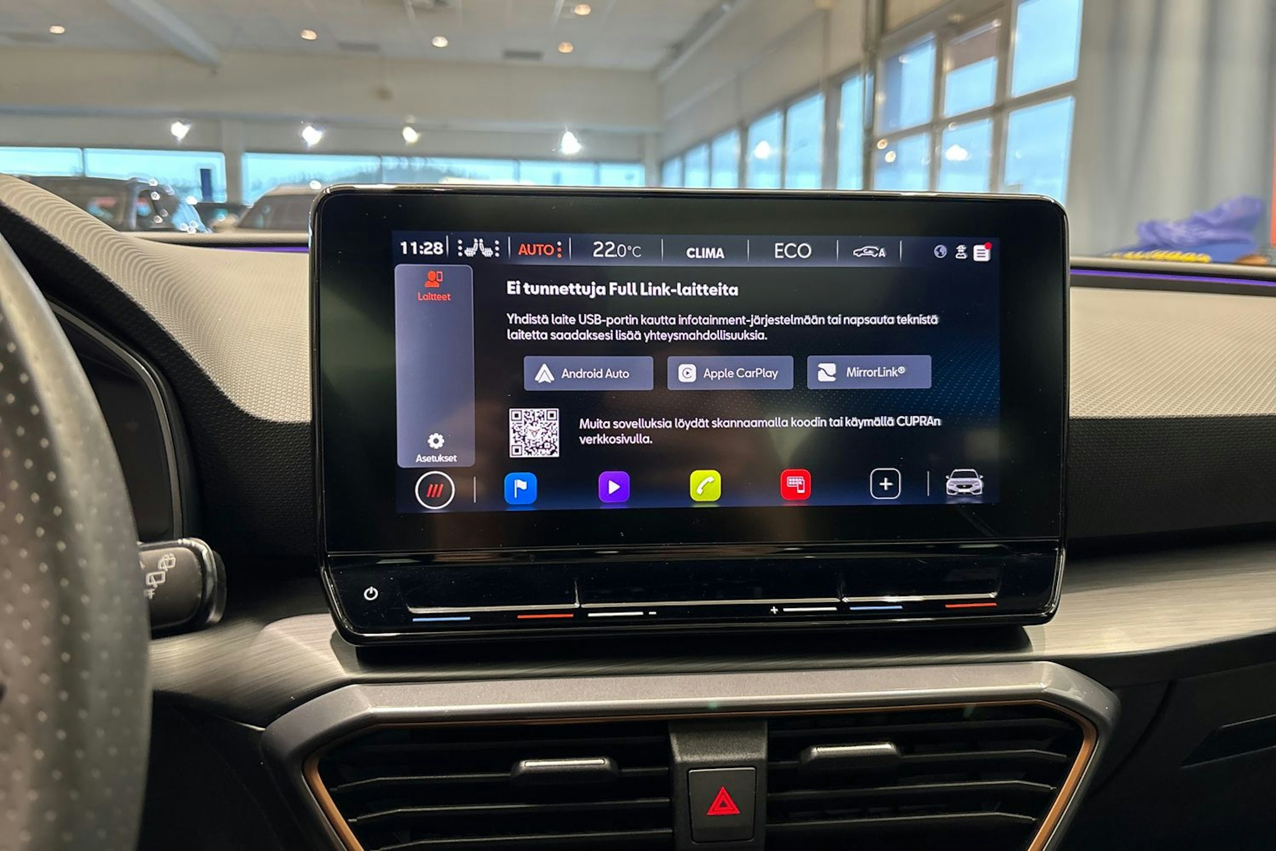 valkoinen CUPRA Leon 2021 kuva 24.