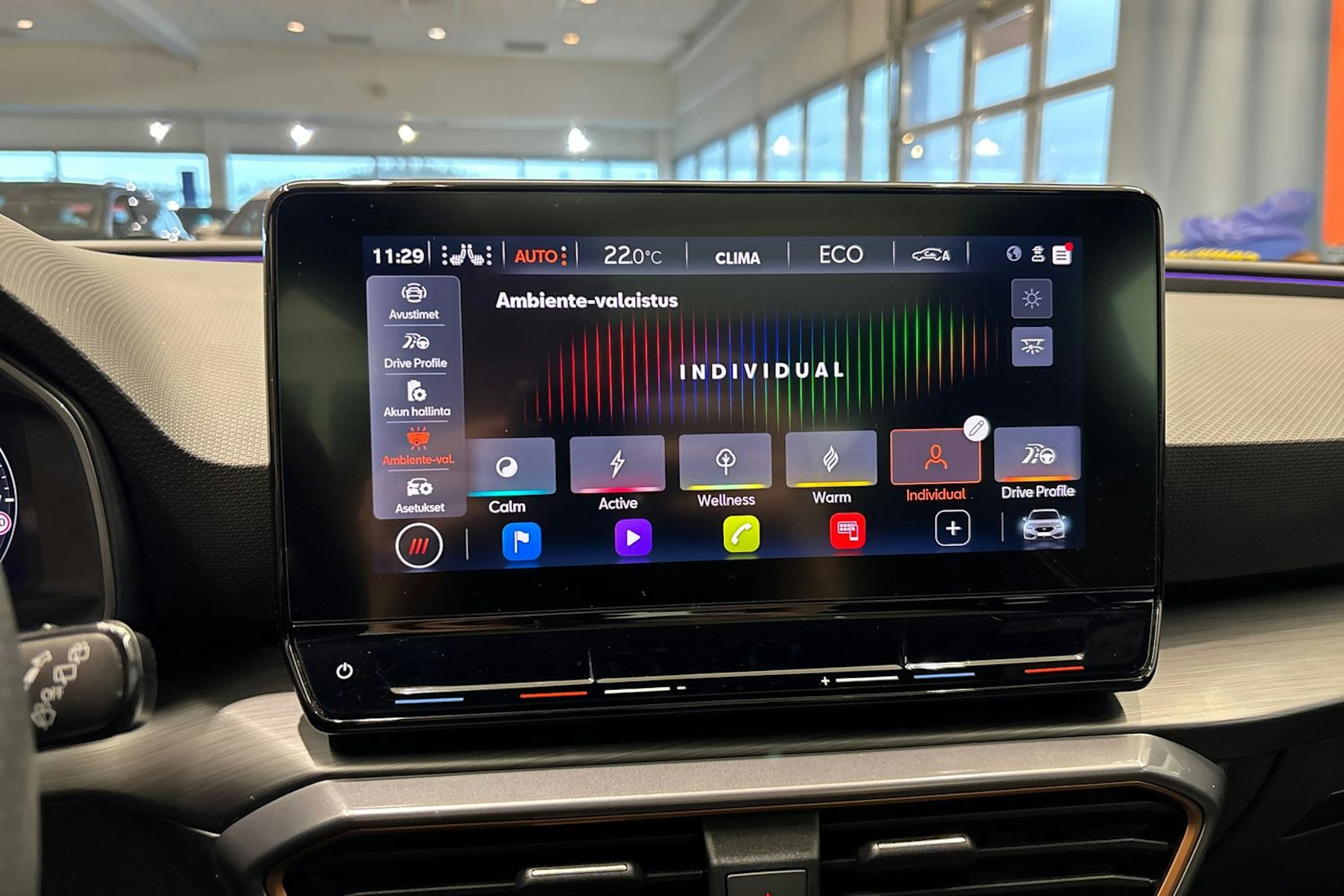 valkoinen CUPRA Leon 2021 kuva 27.