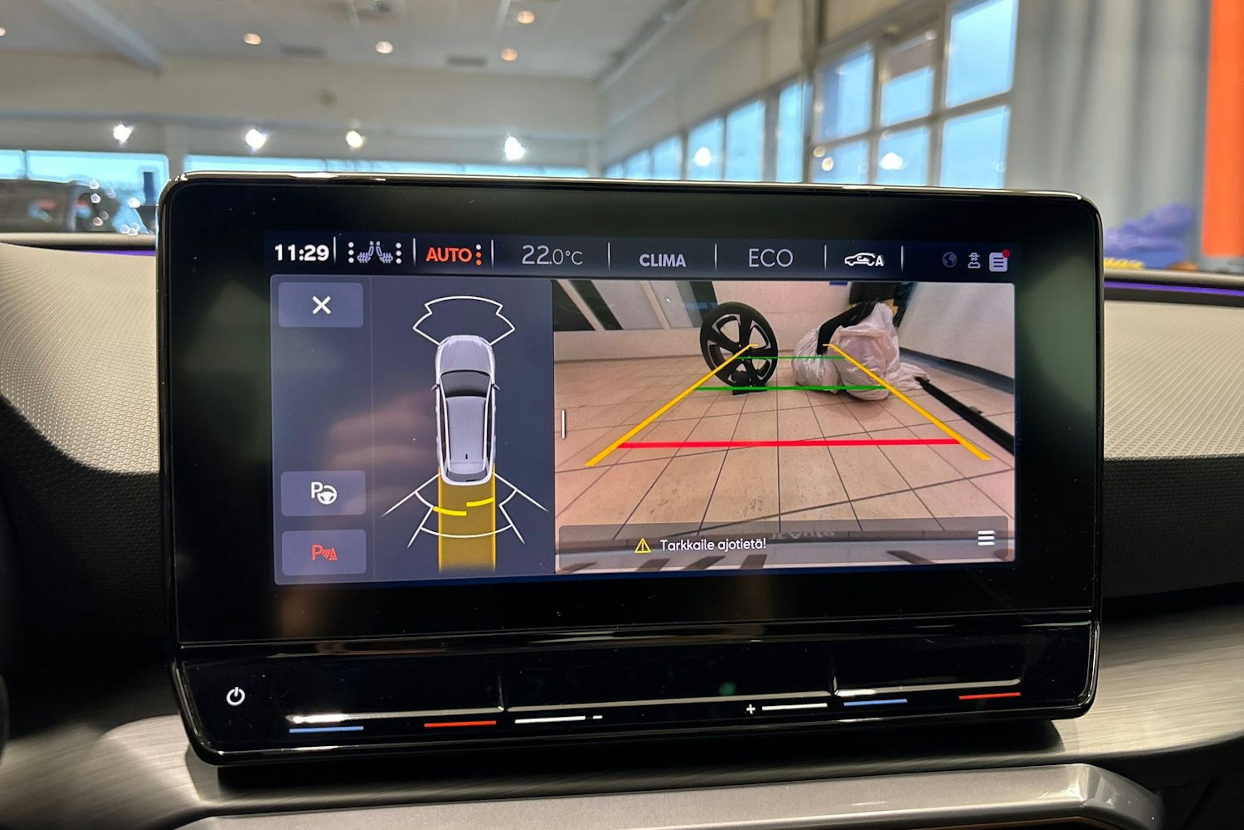 valkoinen CUPRA Leon 2021 kuva 28.