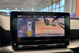 valkoinen CUPRA Leon 2021 kuva 28.