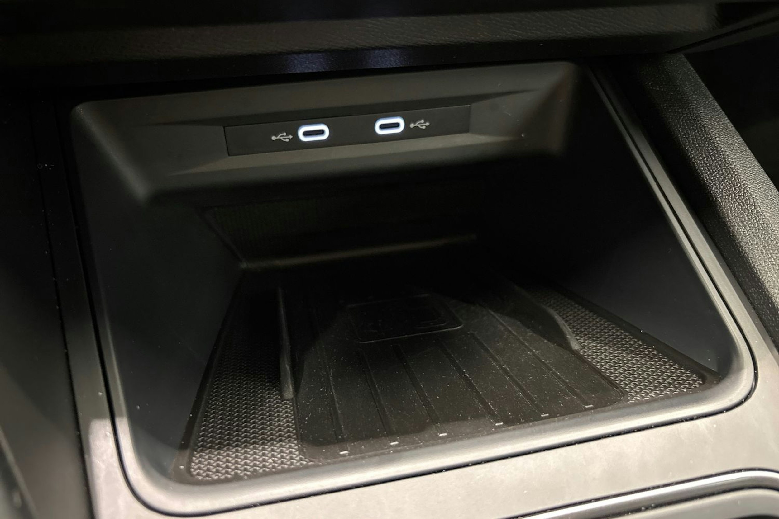 valkoinen CUPRA Leon 2021 kuva 29.