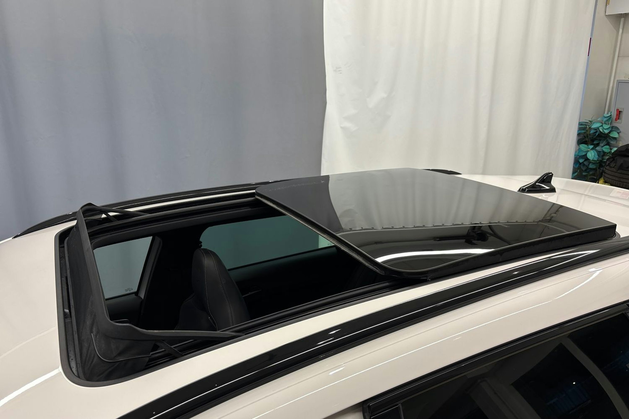 valkoinen CUPRA Leon 2021 kuva 32.