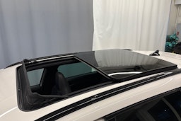 valkoinen CUPRA Leon 2021 kuva 32.