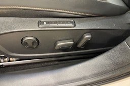 valkoinen CUPRA Leon 2021 kuva 34.