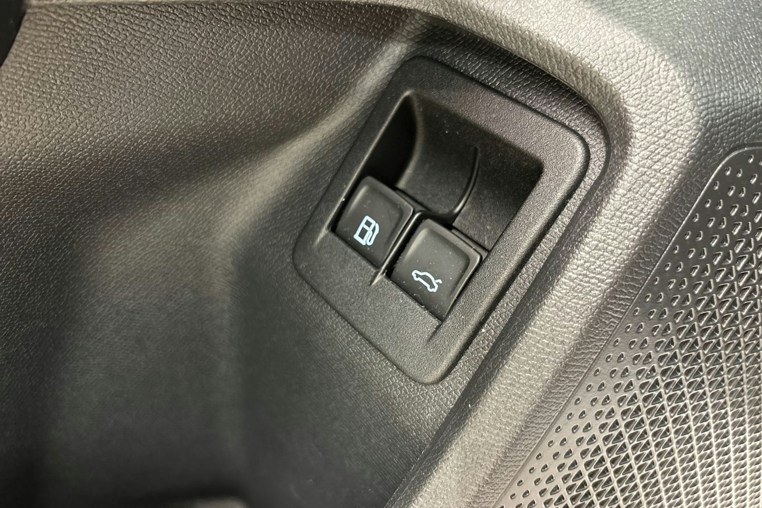 valkoinen CUPRA Leon 2021 kuva 35.