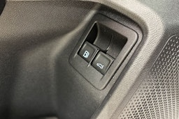 valkoinen CUPRA Leon 2021 kuva 35.