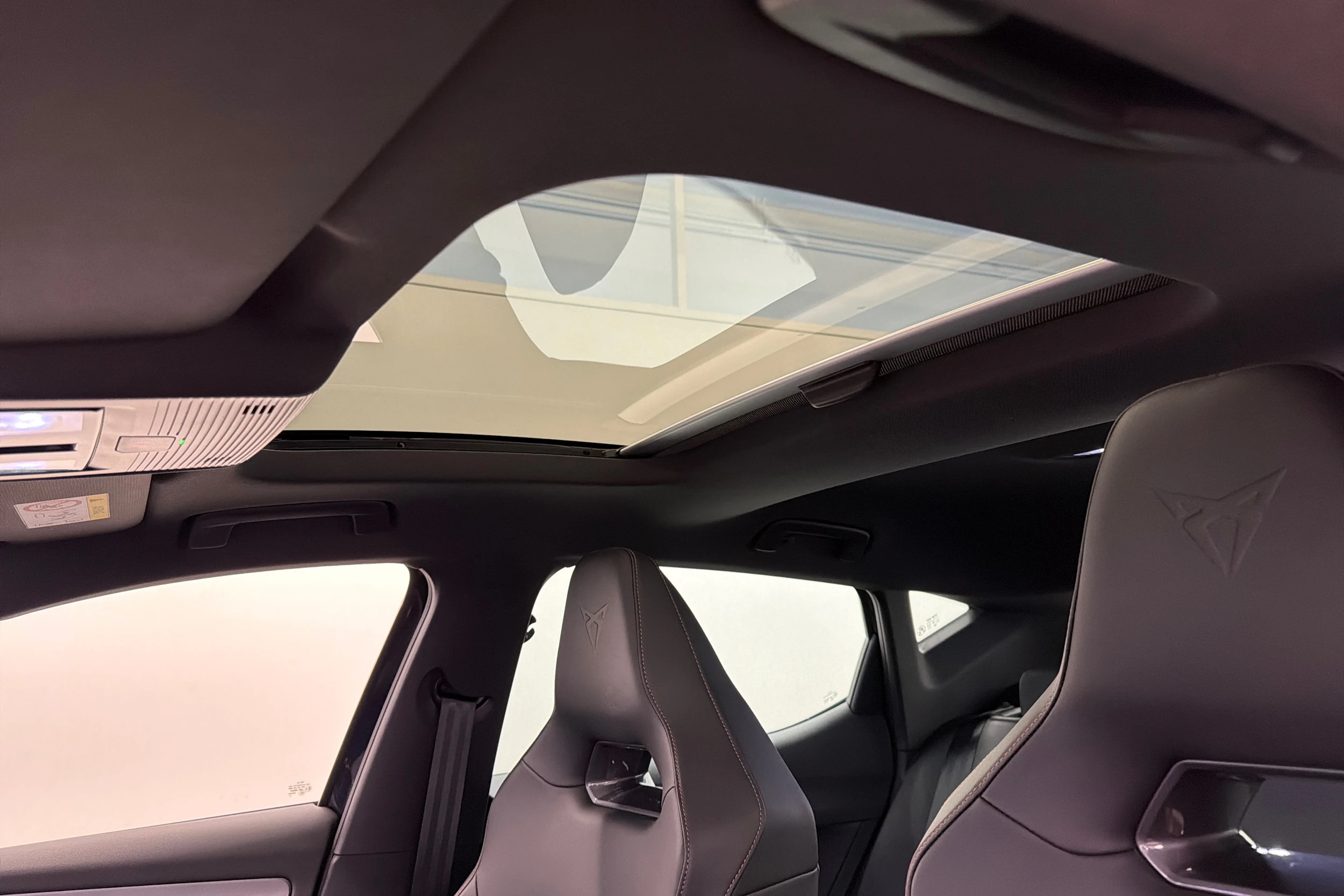 sininen CUPRA Leon 2022 kuva 13.