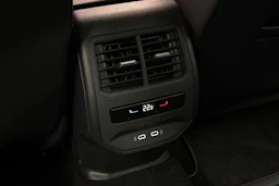 sininen CUPRA Leon 2022 kuva 14.