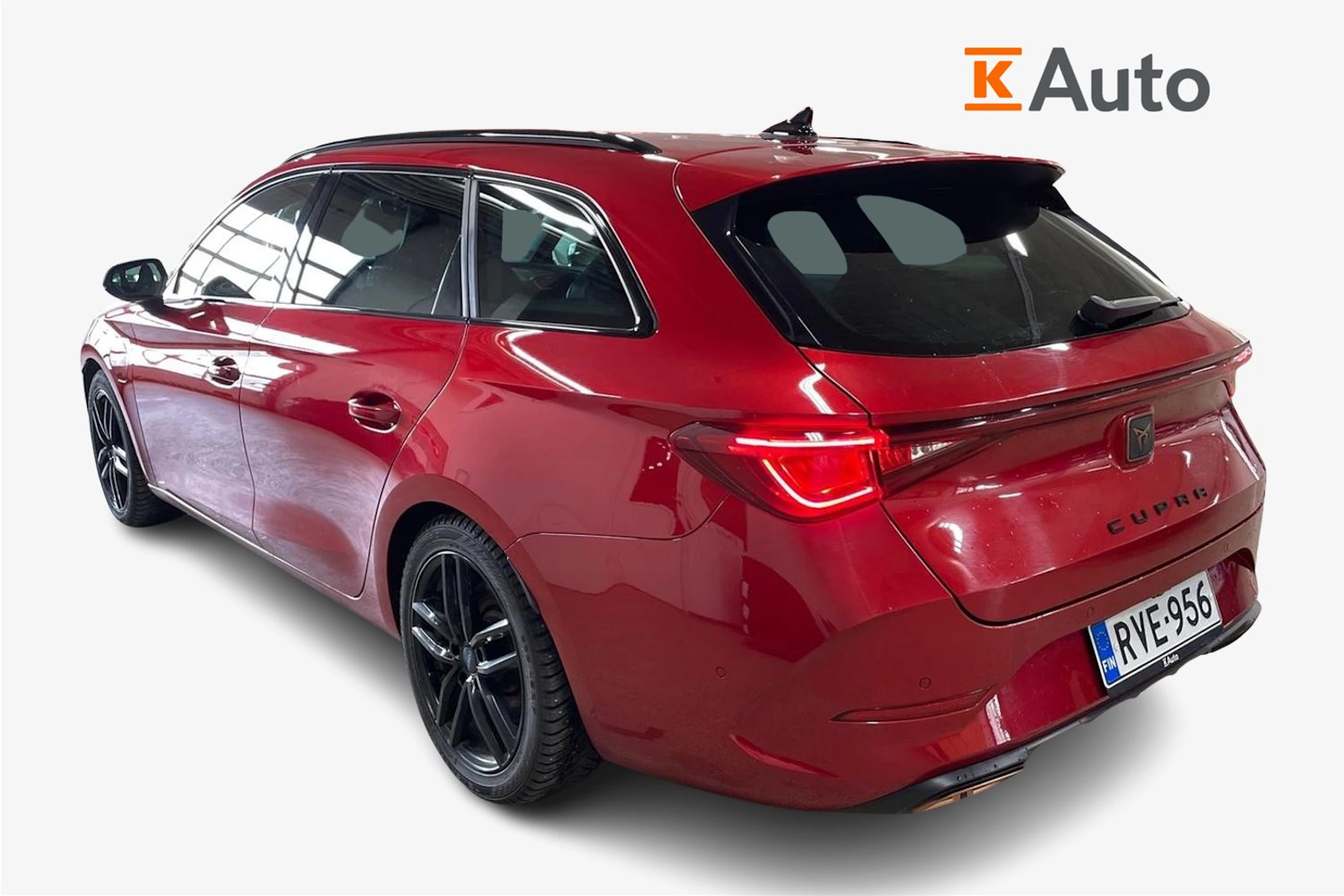Punainen CUPRA Leon 2023 kuva 2.