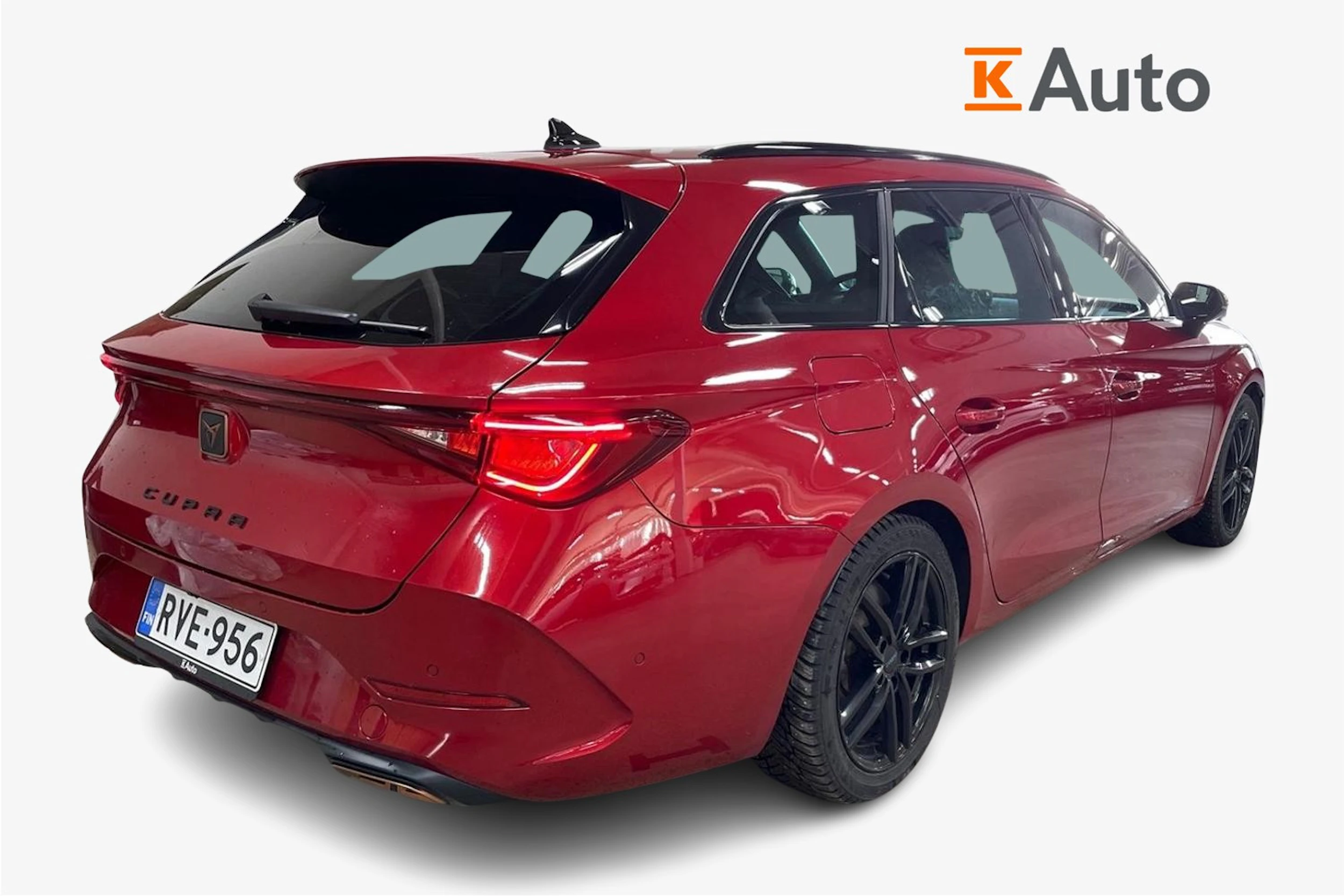 Punainen CUPRA Leon 2023 kuva 5.