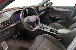 Punainen CUPRA Leon 2023 kuva 6.