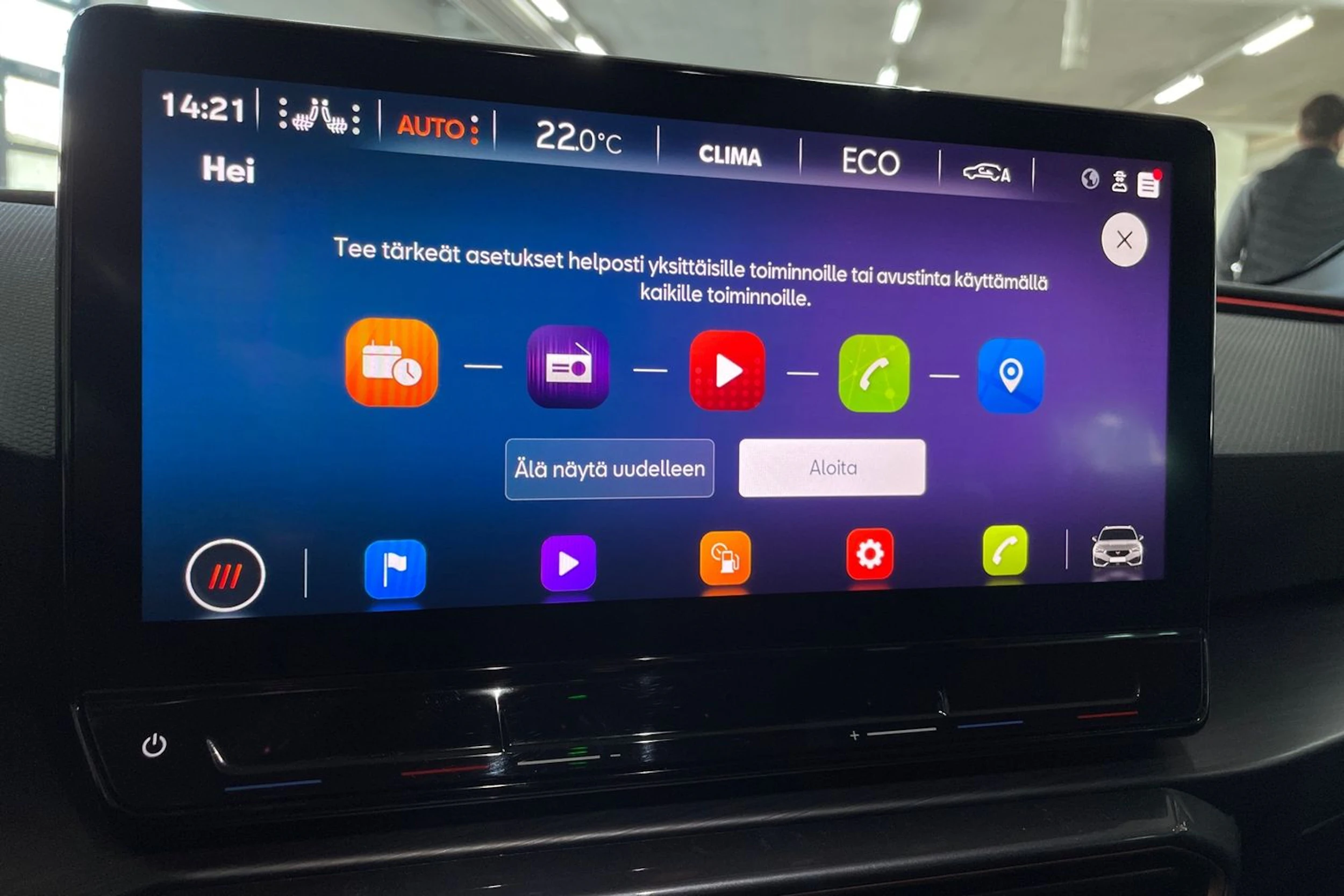 Punainen CUPRA Leon 2023 kuva 12.