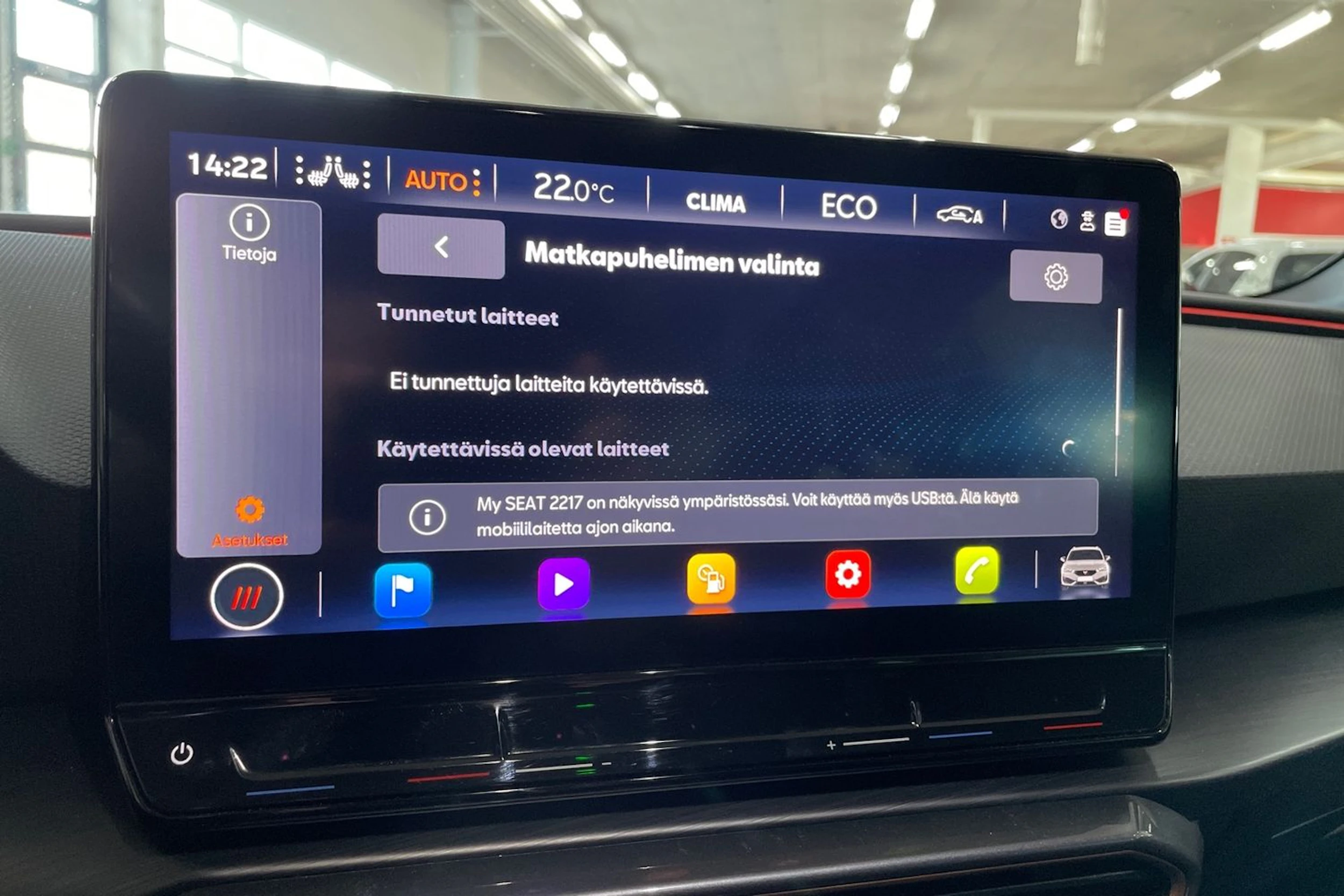 Punainen CUPRA Leon 2023 kuva 14.