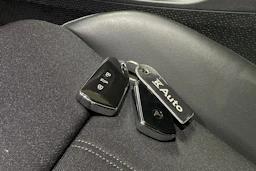 Punainen CUPRA Leon 2023 kuva 17.