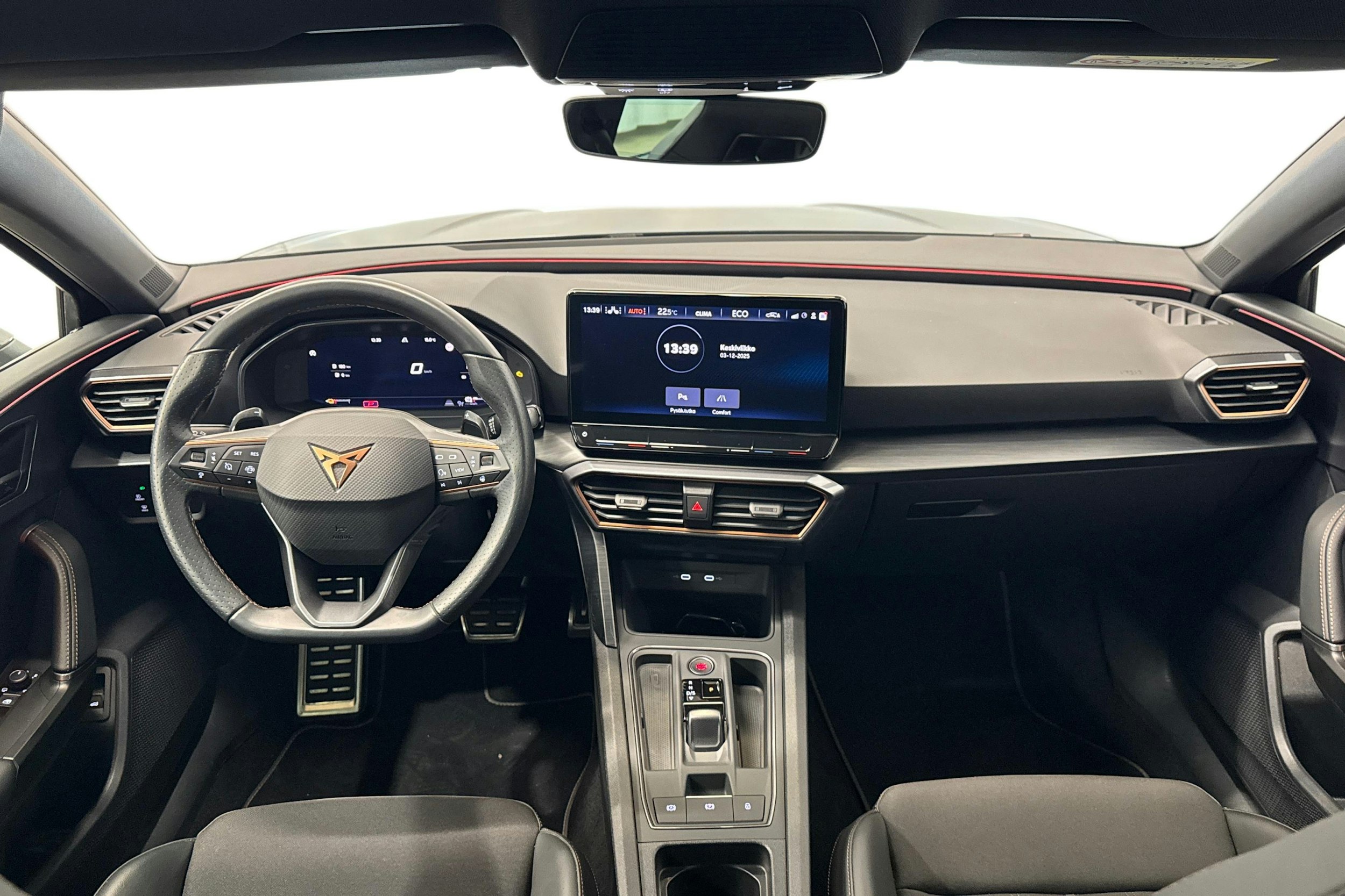 harmaa CUPRA Leon 2023 kuva 9.