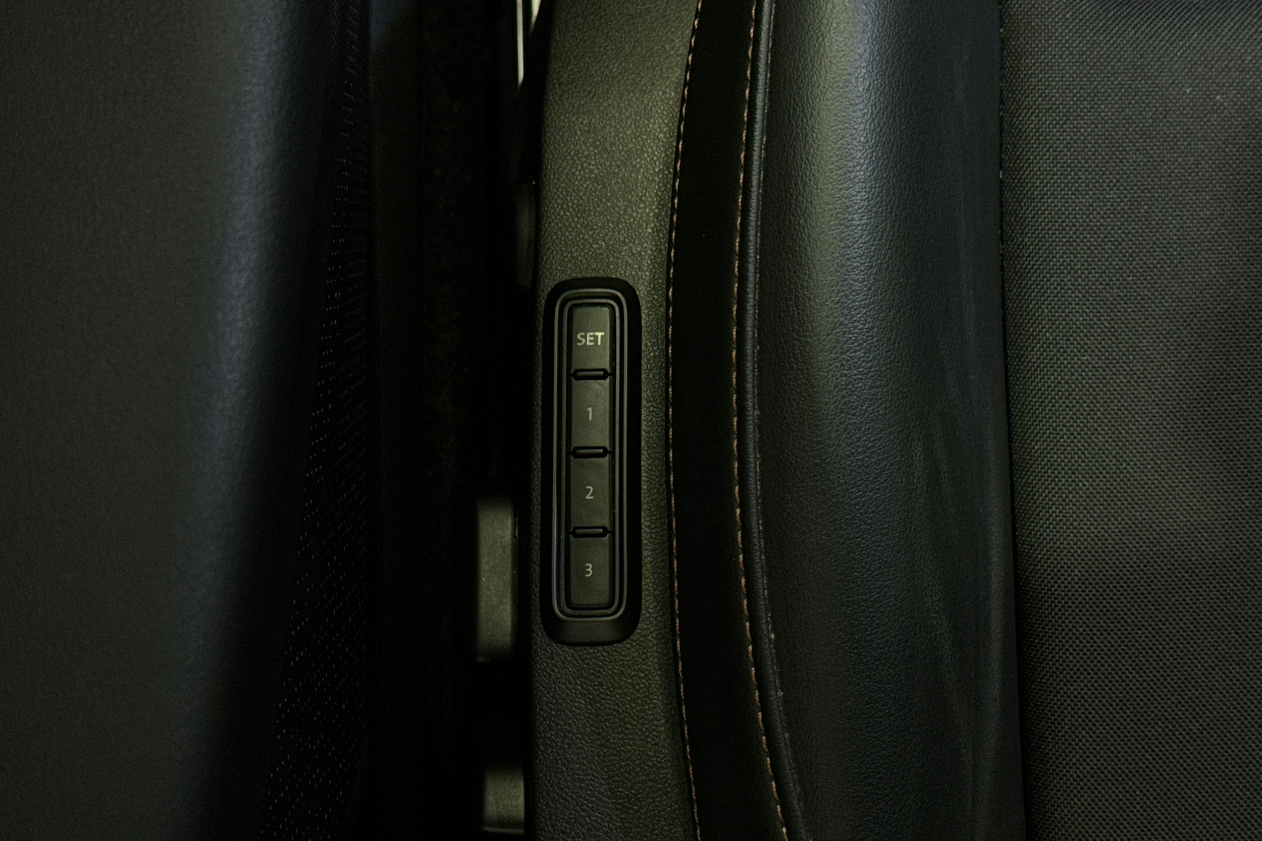 harmaa CUPRA Leon 2023 kuva 17.