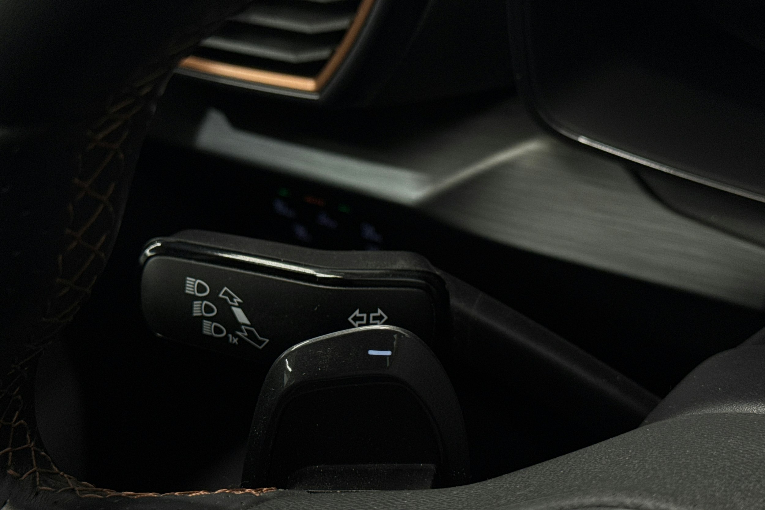 harmaa CUPRA Leon 2023 kuva 18.